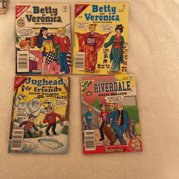 Vintage lot of 18 Archie Digest Library various titles see photos.Used condition - Picture 3 of 6